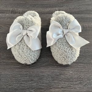 UGG Slippers ( Women’s)